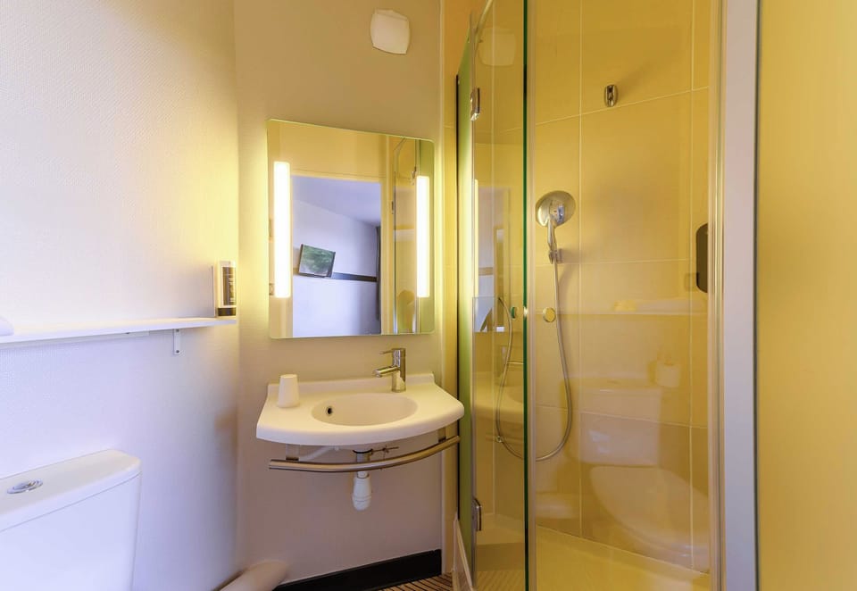 Shower, towels