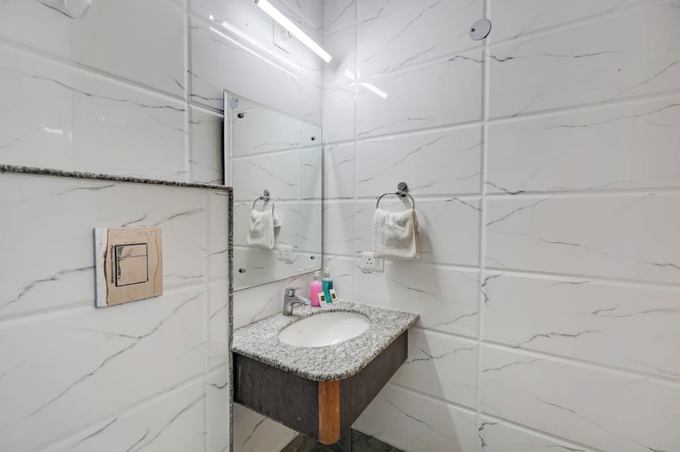 Deluxe Room | Bathroom