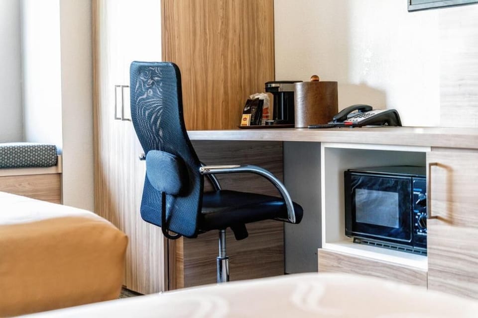 Premium bedding, laptop workspace, iron/ironing board, free WiFi