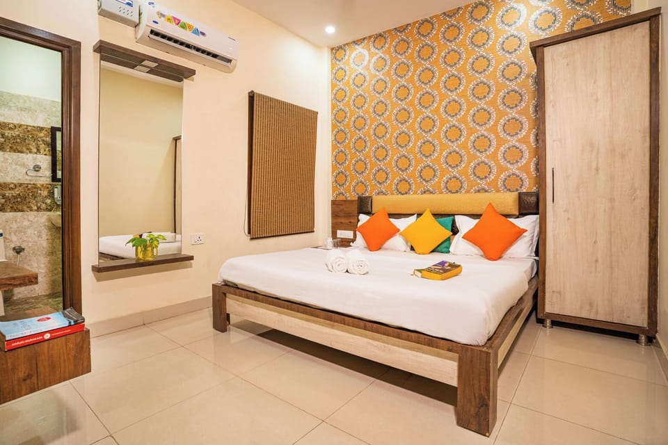 Deluxe Private A/C Room with Ensuite Bathroom | Free WiFi