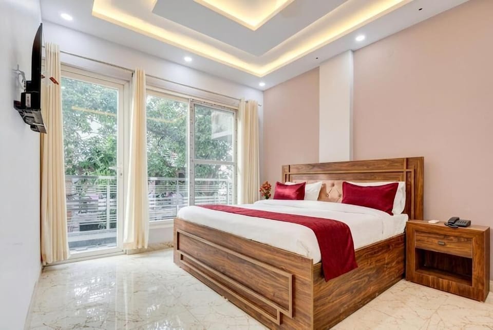 WiFi (free), bed sheets