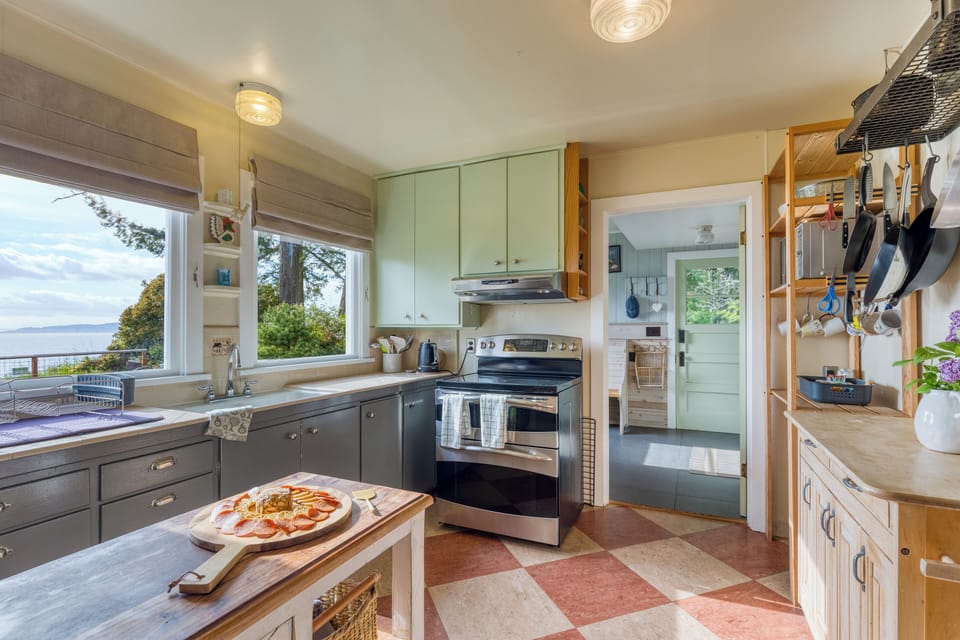 Stylish and functional kitchen.