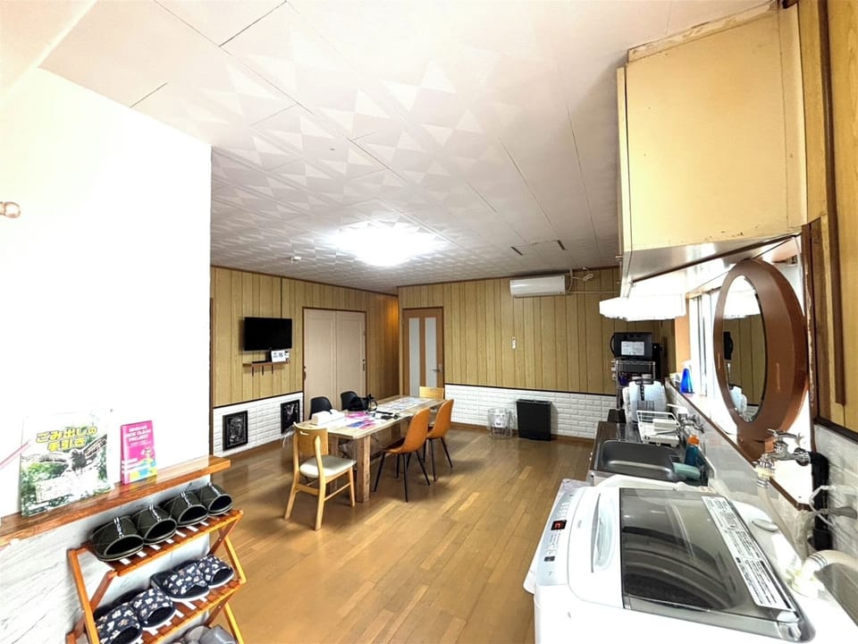 Basic Apartment, Sea View | In-room dining