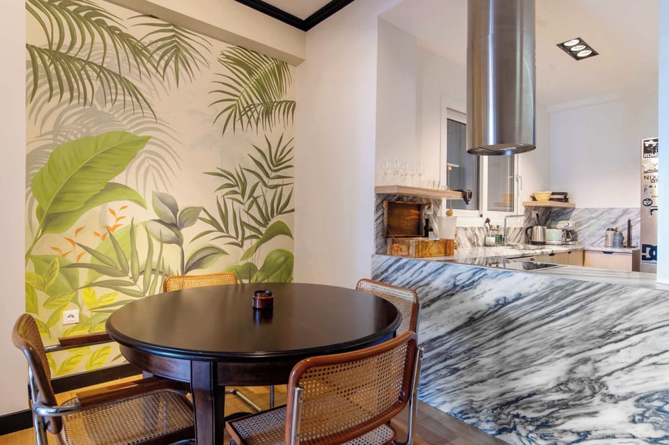 Spacious Athens Living & Kitchen.