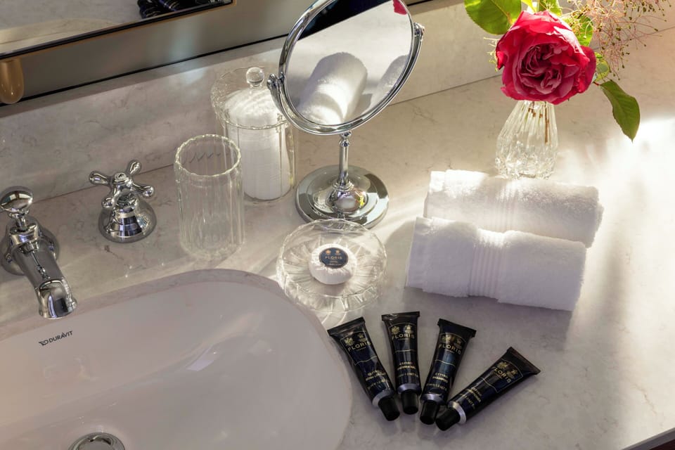 Junior Suite, City View | Bathroom | Slippers