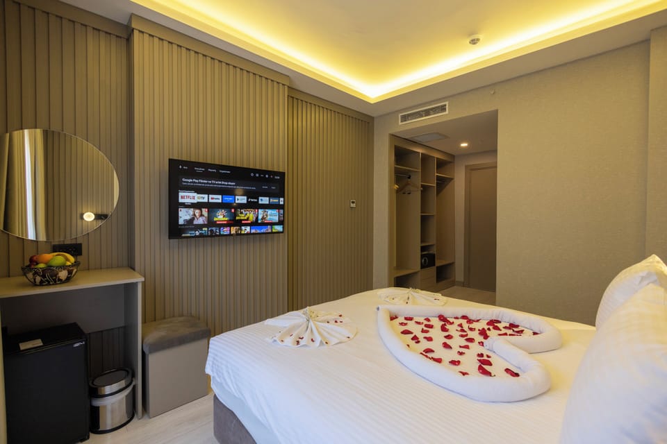 Deluxe Double Room | Premium bedding, minibar, desk, free WiFi