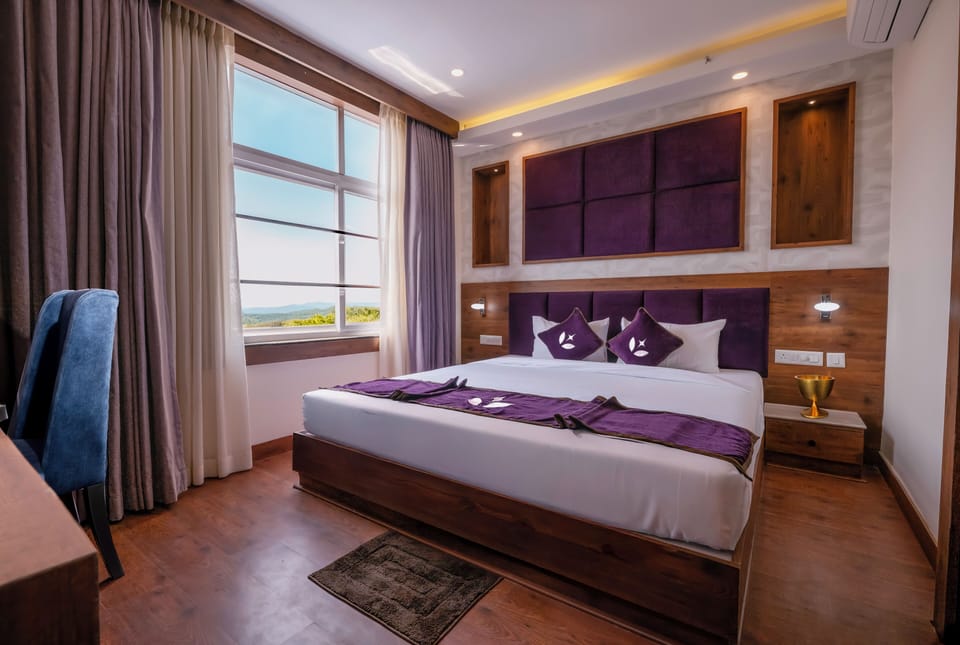 Suite, City View | Premium bedding, desk, laptop workspace, soundproofing