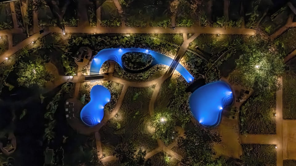 2 outdoor pools, sun loungers