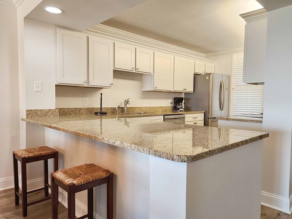 Breakfast Bar & Kitchen