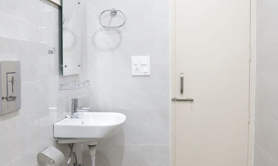 Superior Double Room | Bathroom | Shower, towels, soap, shampoo