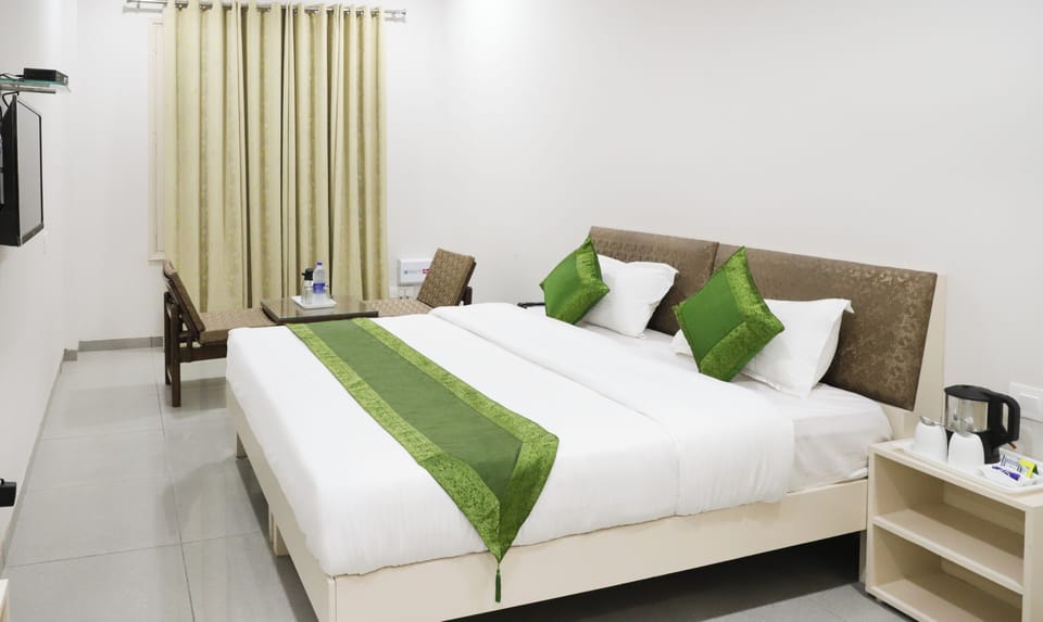 Deluxe Double Room, City View | Iron/ironing board, free WiFi