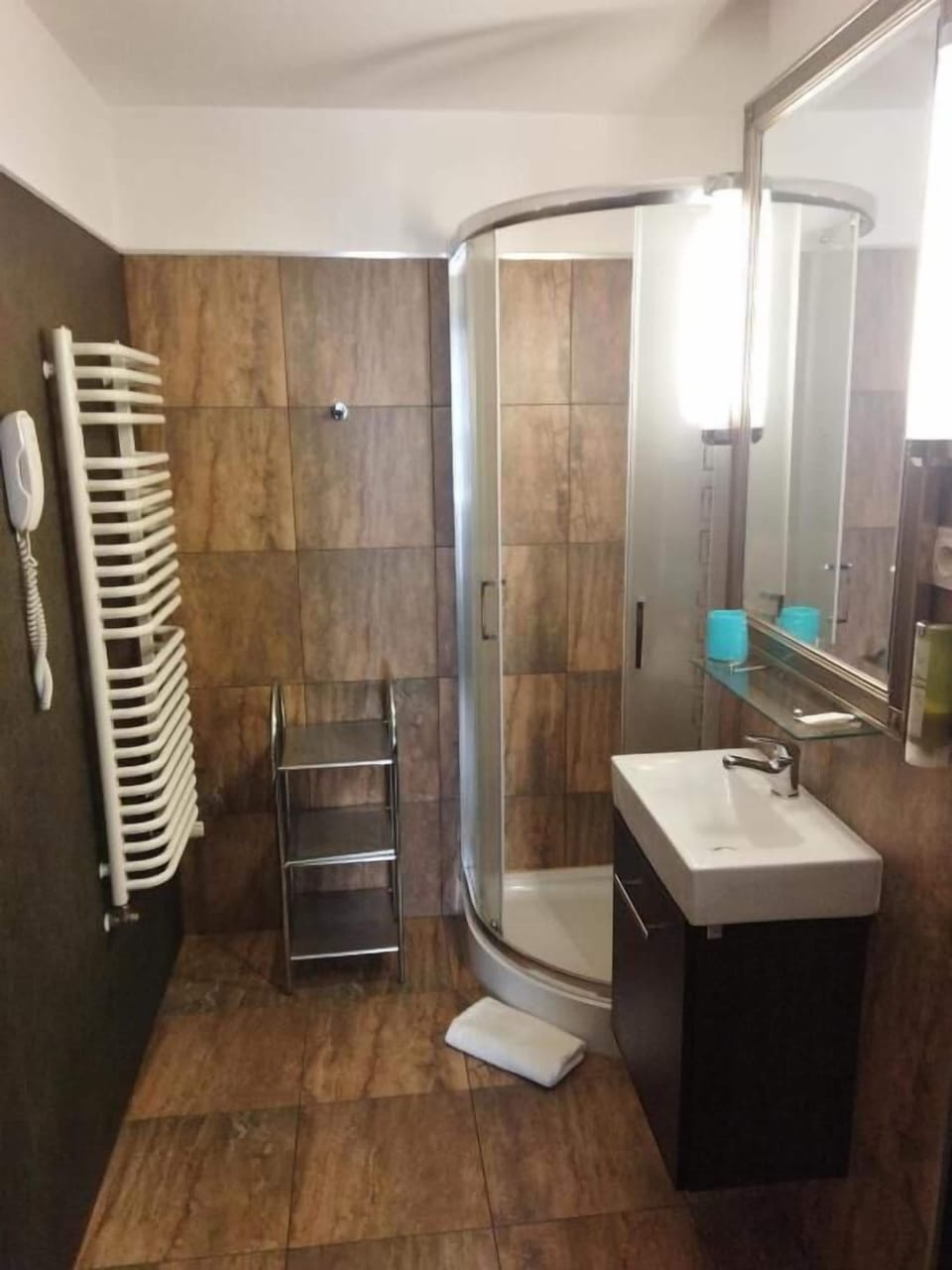 Towels, soap, shampoo, toilet paper