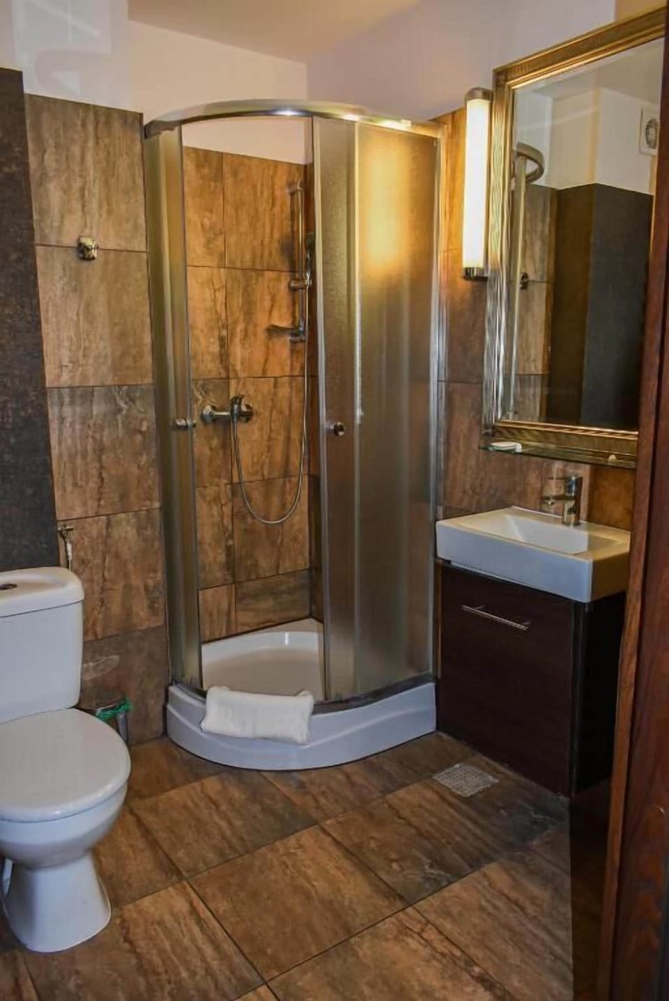 Towels, soap, shampoo, toilet paper