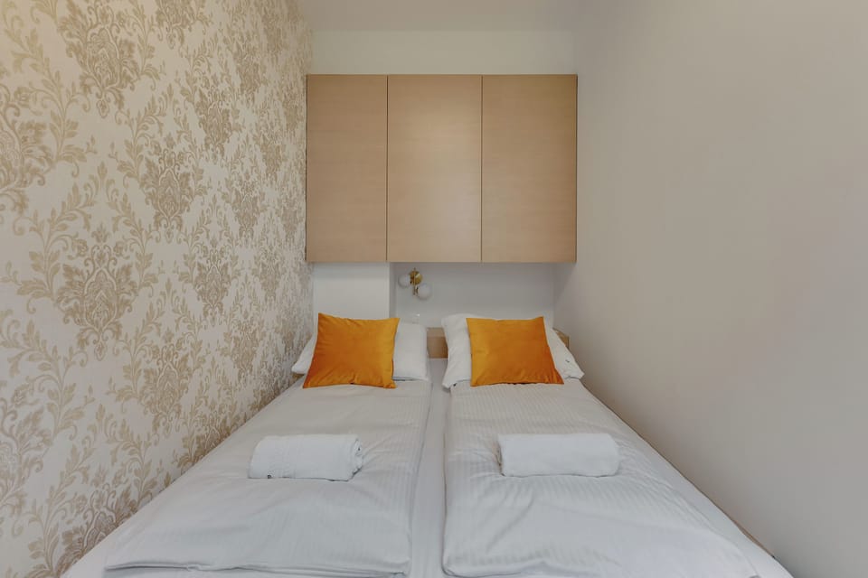 Comfort Apartment, Garden View | 2 bedrooms, iron/ironing board, free WiFi