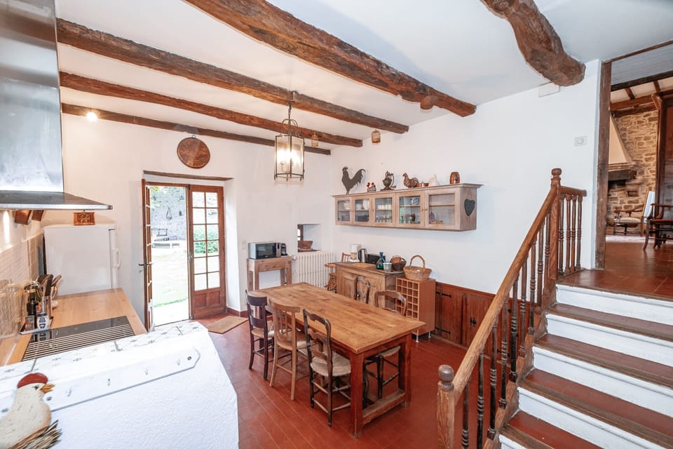Kitchen - Stairs leading to the dining room