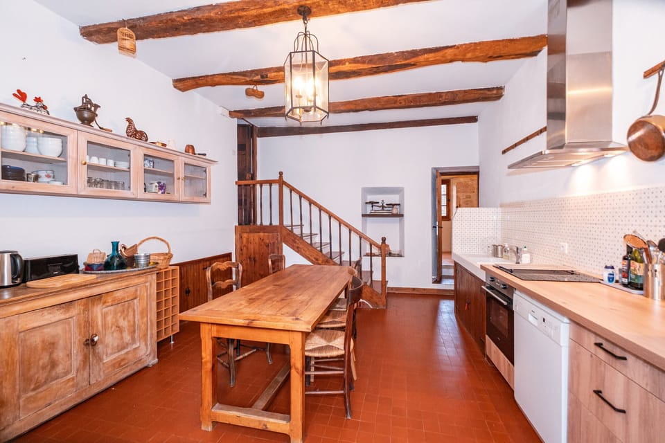 Fully equipped kitchen - Dining table - Dishwasher - Nespresso coffee machine + filter - Kettle