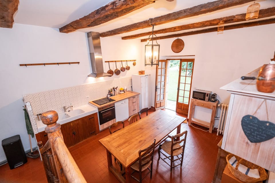 Fully equipped kitchen - Table - Dishwasher - Nespresso coffee machine + filter - Kettle