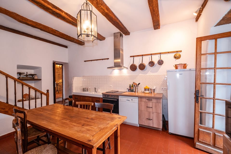 Fully equipped kitchen - Table - Dishwasher - Nespresso coffee machine + filter - Kettle
