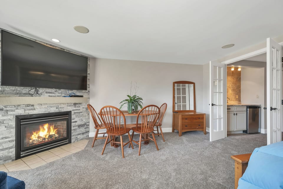 downstairs sitting area , kitchenette area / sofa bed/ full bed 