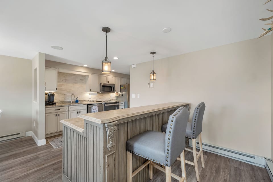 kitchen sitting area