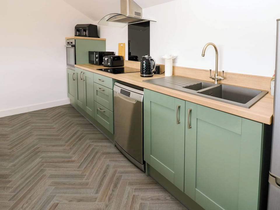 Dishwasher, cookware/dishes/utensils