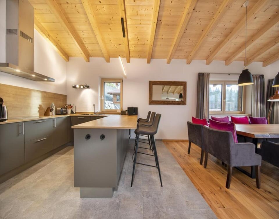 Chalet | Dining