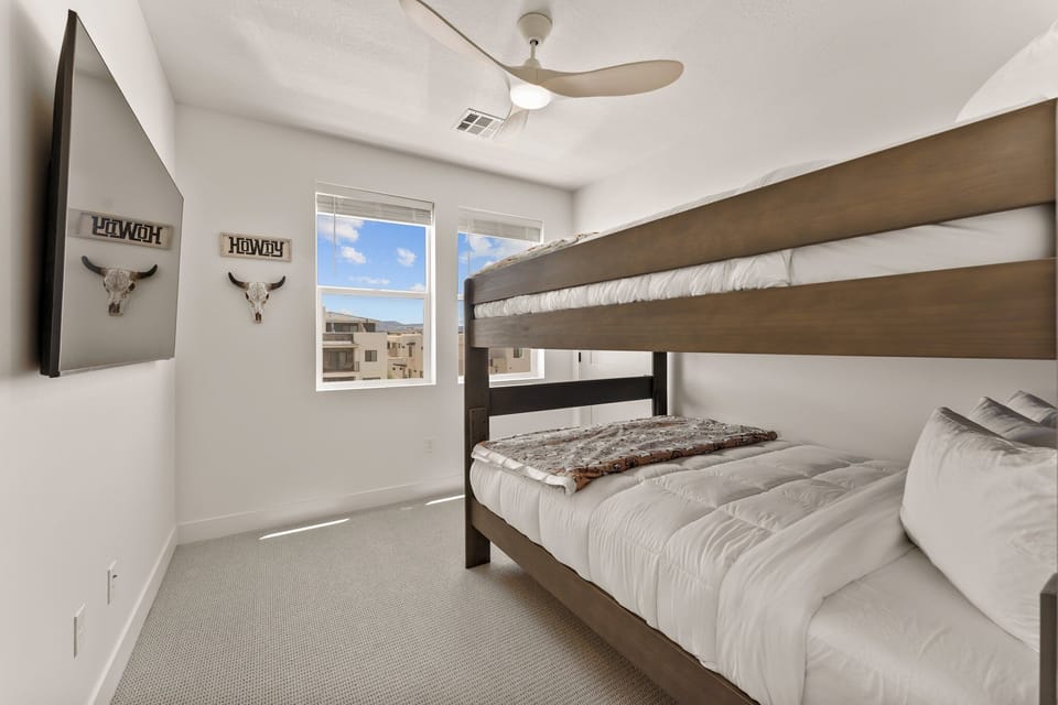 Queen/Queen Bunk Room