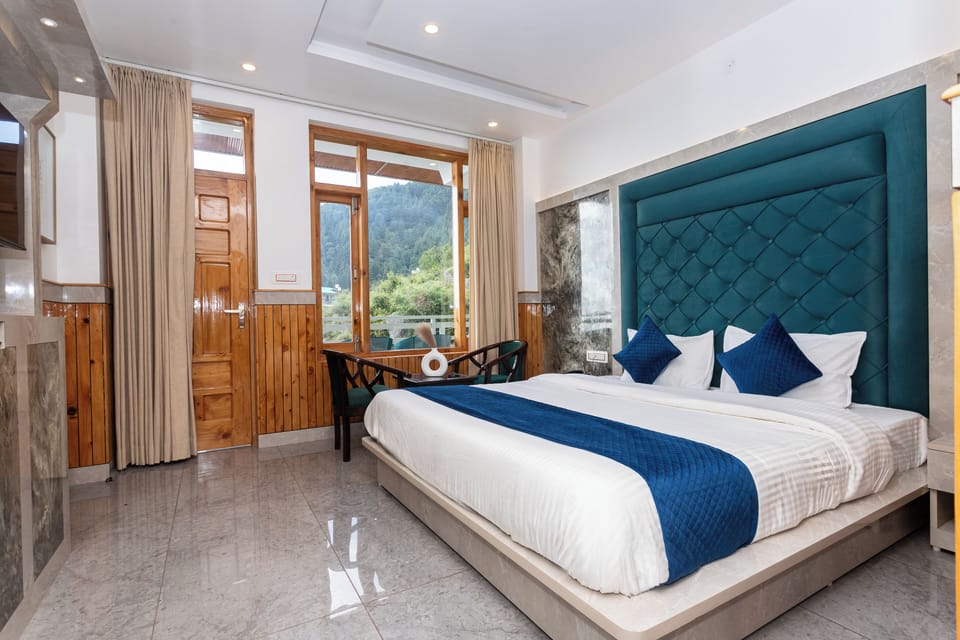 Luxury Room | Desk, free WiFi, bed sheets
