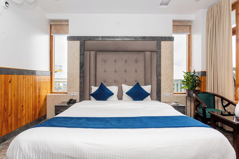 Premium Mountain view with Balcony | Desk, free WiFi, bed sheets