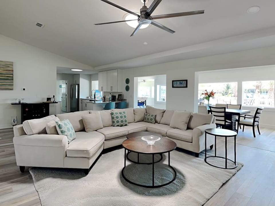 Large Living Room - Canal Views + Smart TV