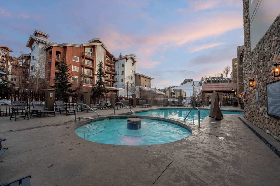 Hot tub | Listed with @BookTraverse