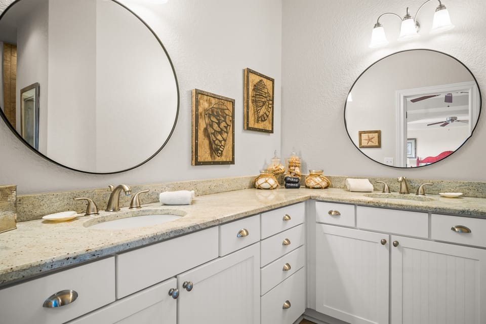 Master suite - bathroom