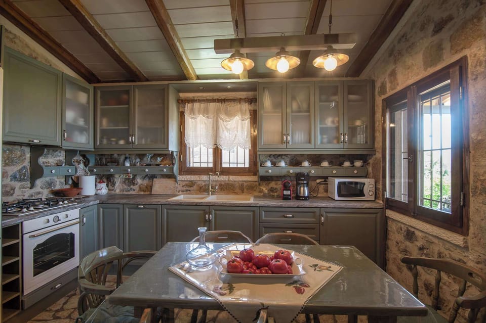 Fully Equipped Kitchen with Wooden Cabinetry
Everything you need to cook at home, from modern appliances to heritage design.