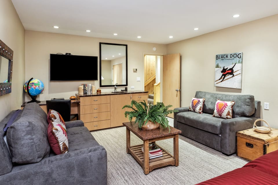 Condo, 4 Bedrooms | Living area