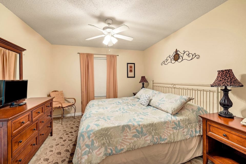 Condo, 1 Bedroom | 1 bedroom, iron/ironing board, WiFi (free)