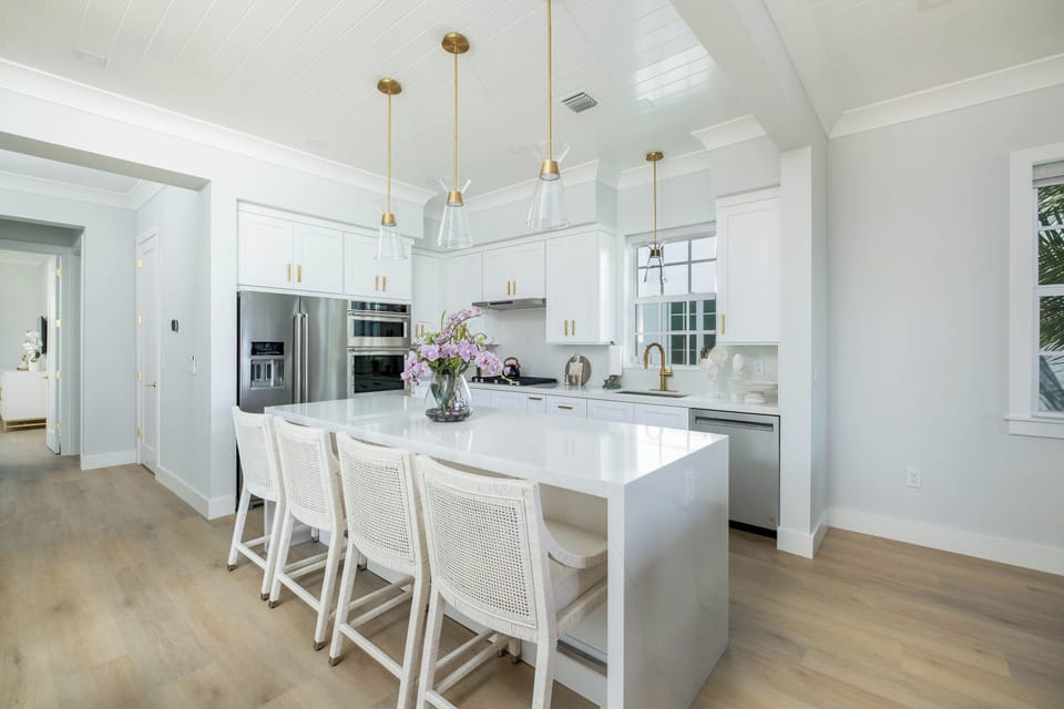 Bright, modern chef’s kitchen with island seating and high-end finishes