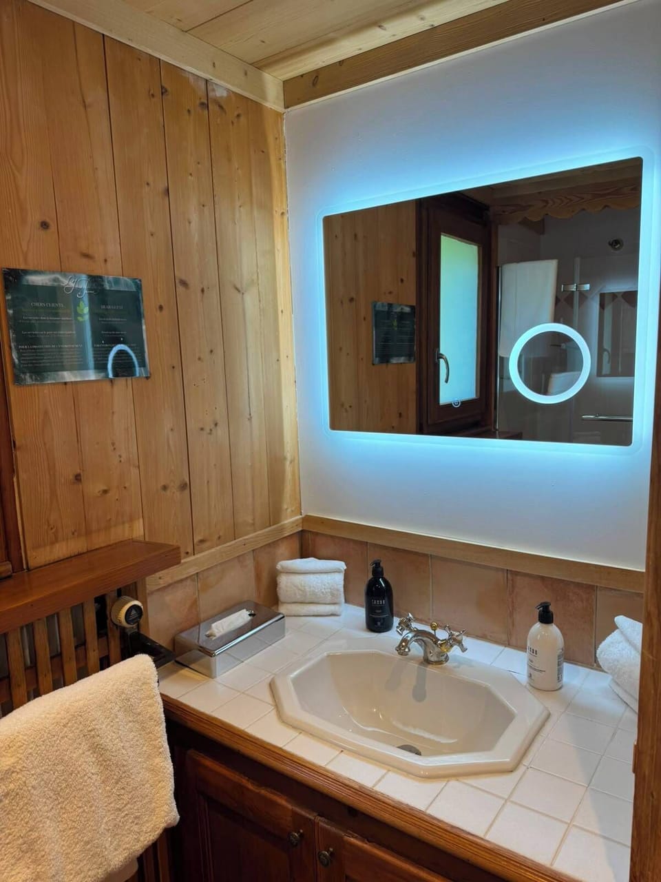 Chalet, 3 Bedrooms | Bathroom | Free toiletries, hair dryer, bathrobes, slippers