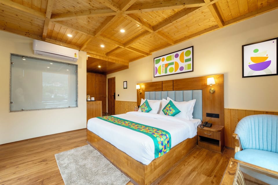 Deluxe Double Room | Iron/ironing board