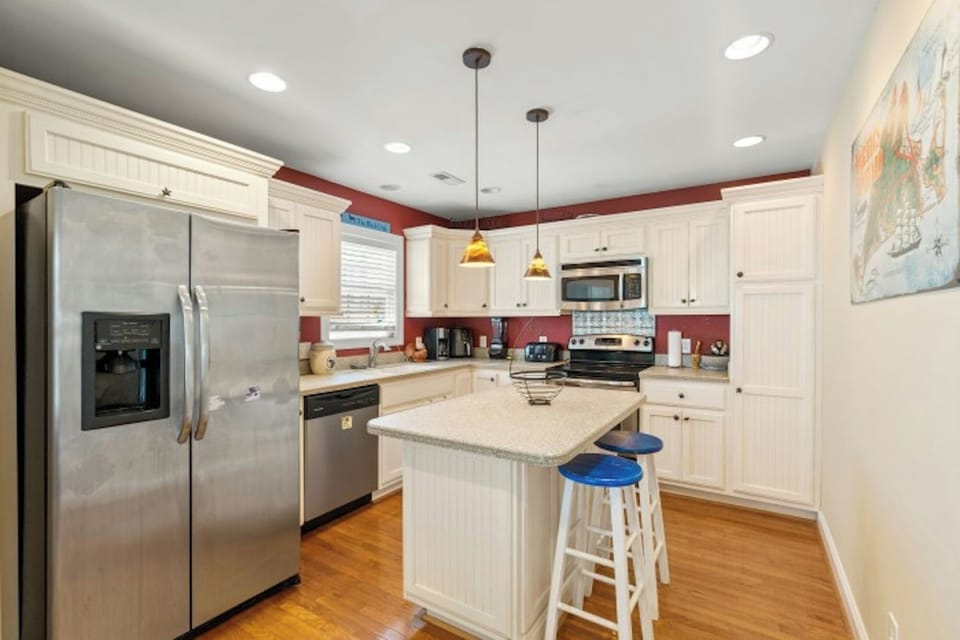 All modern appliances to make meal preparation a breeze.
