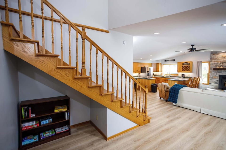 Enter onto the first floor!