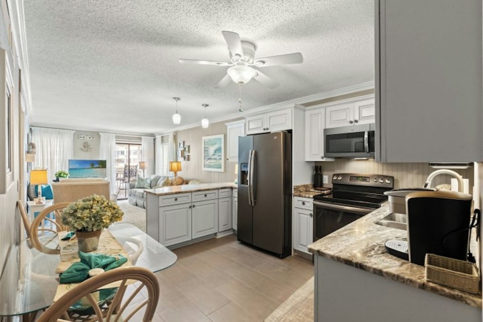 All modern appliances to make meal preparation a breeze.