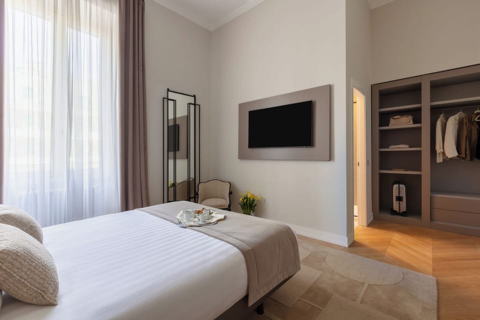 Deluxe Room, City View | In-room safe, desk, laptop workspace, WiFi (free)