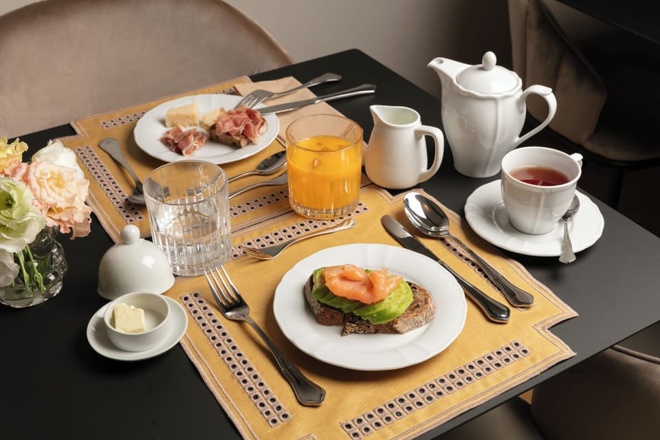 Buffet breakfast for a fee on weekdays