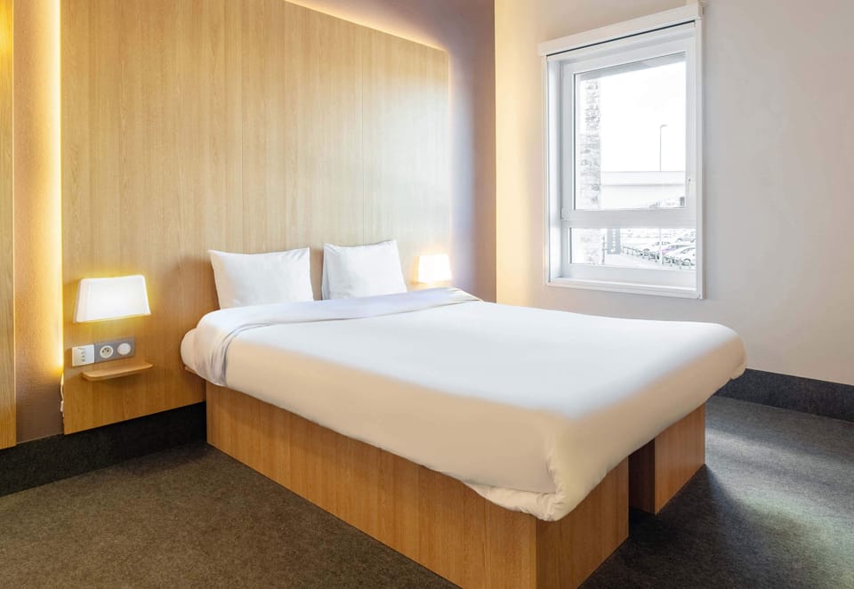 Premium bedding, individually decorated, individually furnished, desk