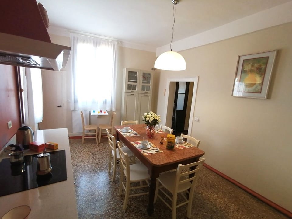 Apartment, Balcony | Private kitchen | Electric kettle