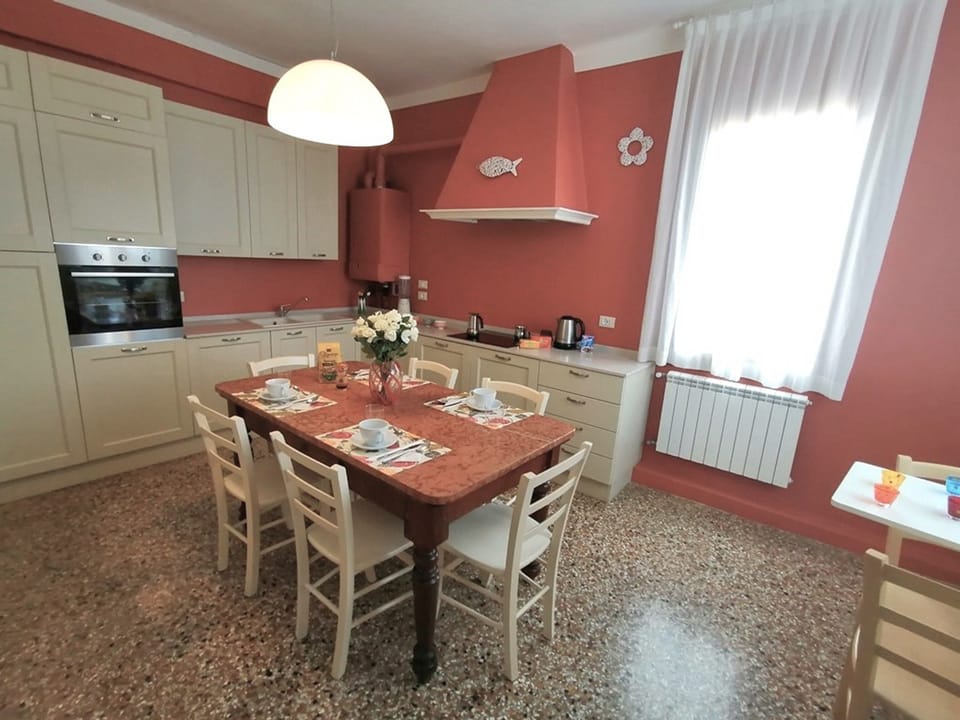 Apartment, Balcony | Private kitchen | Electric kettle