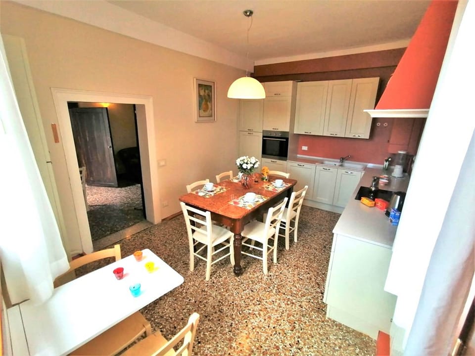 Apartment, Balcony | Private kitchen | Electric kettle