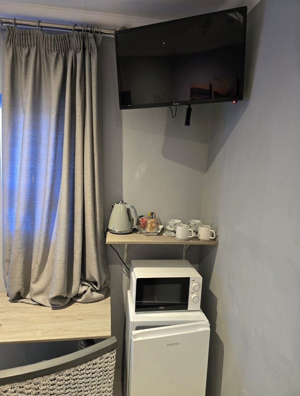 Business Suite, 1 Double Bed, Garden View | Premium bedding, down comforters, pillowtop beds, desk