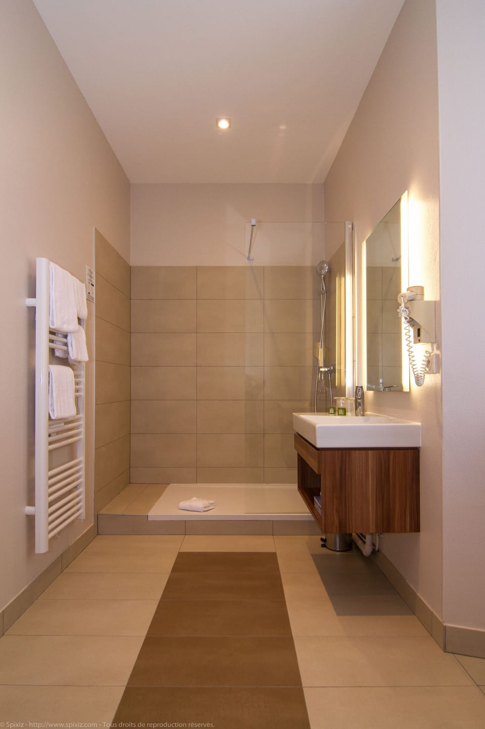 Family Triple Room, Multiple Beds | Bathroom | Free toiletries, hair dryer, towels