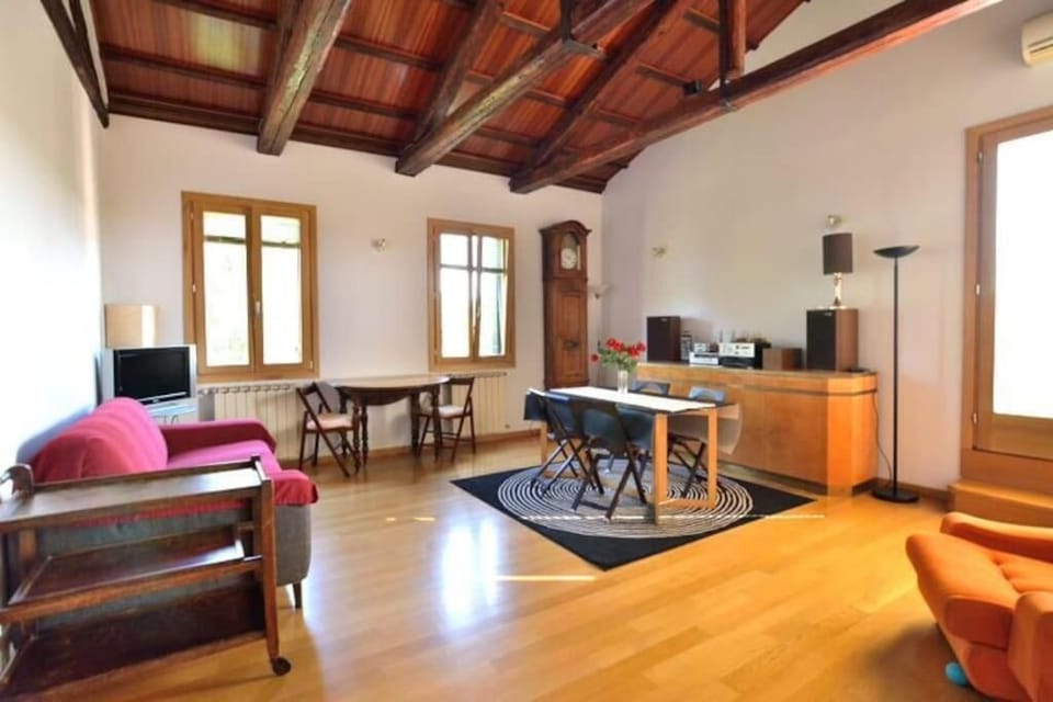 Penthouse, City View | Living area